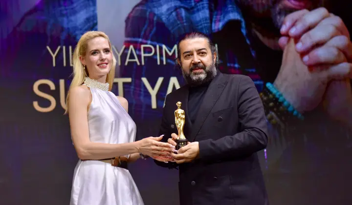 Suat Yanç'a 'En İyi Yapımcı' ödülü 1 Suat Yanç’a ‘En İyi Yapımcı’ ödülü
