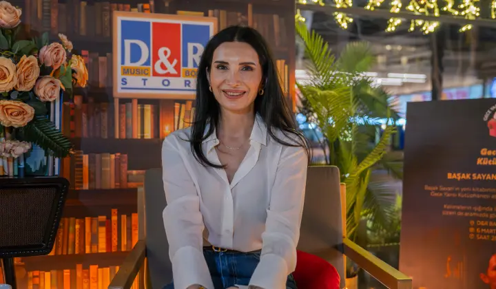 Başak Sayan, yeni kitabının lansmanında bir sonrakinin de müjdesini verdi