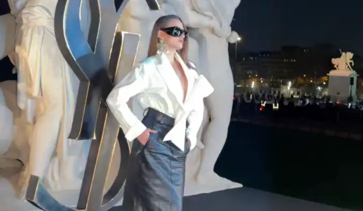 Serenay Sarıkaya kırmızı halıda büyüledi