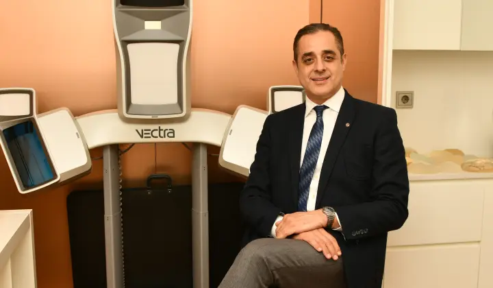 Modern estetiğin referans cerrahı Doç. Dr. Erdem Güven dergimiz Quality’e konuk oldu
