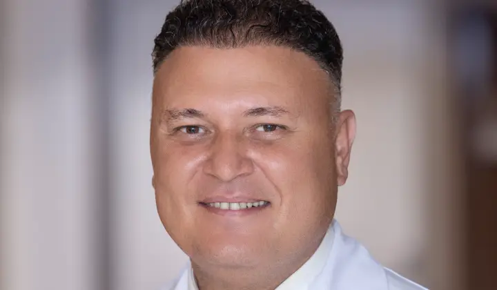Doç. Dr. Mehmet Altıntaş, karın duvarı fıtıklarında kullanılan Laparoskopik Cerrahi yöntemini anlattı