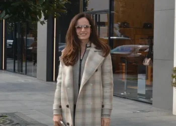 Selin Demiratar alışverişte ortaya çıktı