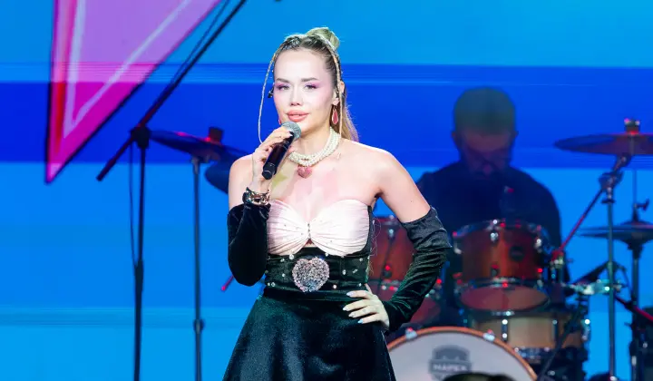 Gamze Karta'dan karnaval gibi konser 3 Gamze Karta’dan karnaval gibi konser