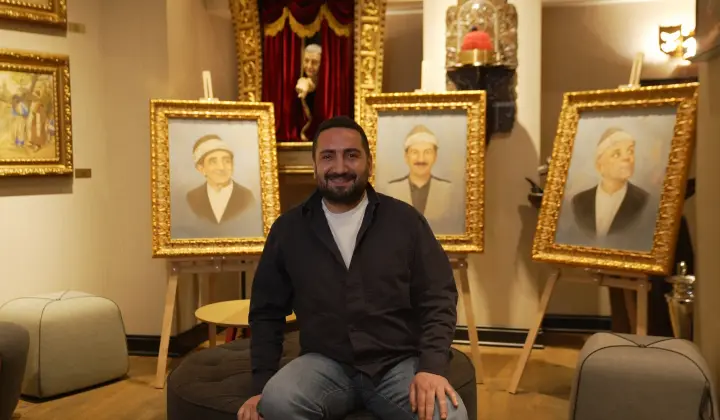 Cem Kebenç’in üç büyük ustayı resmettiği ‘Kavuklu Serisi’ Baba Sahne’de