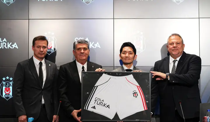 Cola Turka ile Beşiktaş JK arasında sponsorluk anlaşması imzalandı 1 Cola Turka ile Beşiktaş JK arasında sponsorluk anlaşması imzalandı
