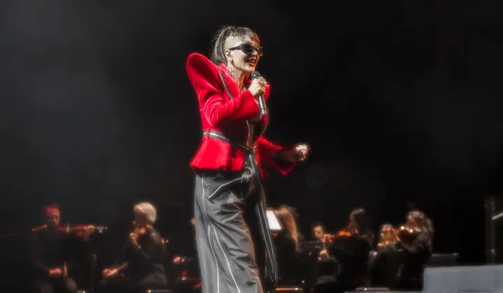 Hande Yener’den Arena’da unutulmaz Sezen gecesi