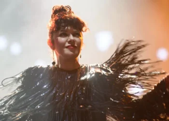 Özge Fışkın’dan sürpriz Teoman cover’ı