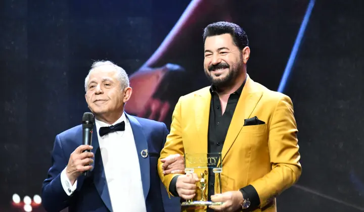 17. Quality Ödülleri’nde ‘En Quality Çıkış Yapan Şarkı' ödülü Serkan Kaya'nın 'Dertliler Meyhanesi'nin oldu 1 17. Quality Ödülleri’nde ‘En Quality Çıkış Yapan Şarkı’ ödülü Serkan Kaya’nın ‘Dertliler Meyhanesi’nin oldu