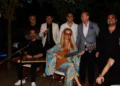 Gitarist Tuğba Özay’dan şarkılar
