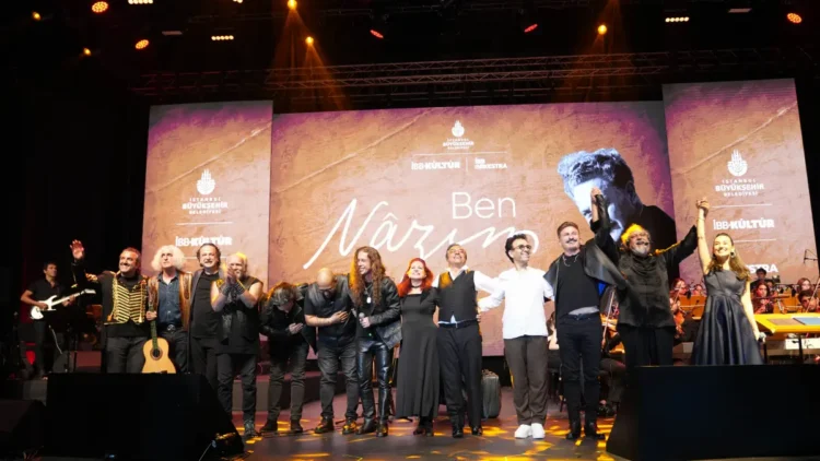 ‘Ben Nazım’ ile Nazım Hikmet’in şiirleri Harbiye’de binlerce kişiye seslendi