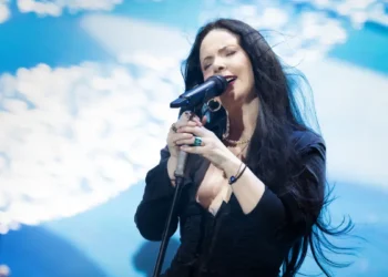 Şebnem Ferah yeni konser tarihlerini  kendi sosyal medya hesaplarından duyurdu