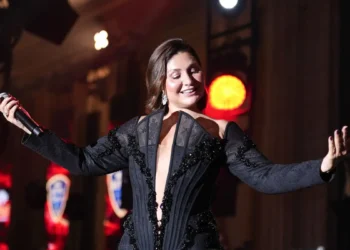 Sibel Can, Merit Royal Diamond sahnesinde büyüledi