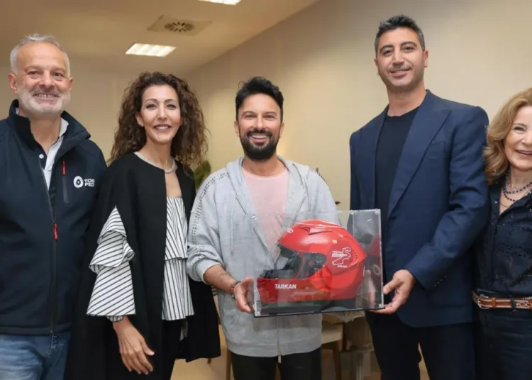 Megastar Tarkan’a özel kask sürprizi