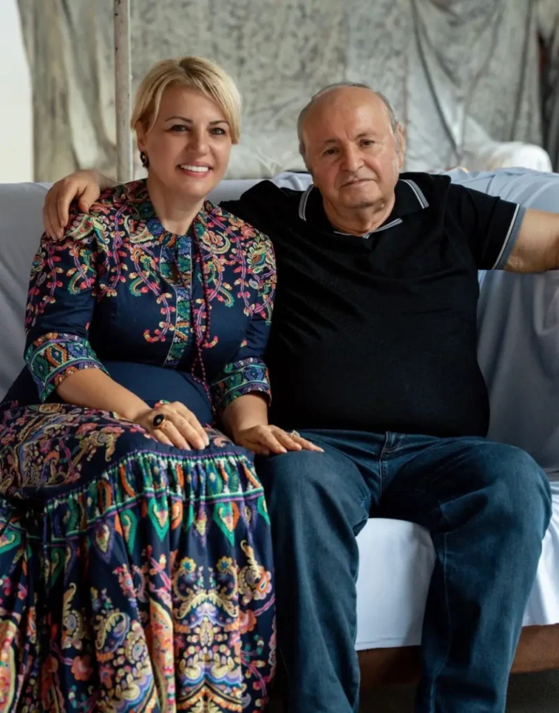 Eyüp Can Yeter'in 'Beyazı Takip Et' sergisi açıldı 5 zeynep osman Eyüp Can Yeter'in 'Beyazı Takip Et' sergisi açıldı