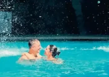 Oğuzhan Koç ve Hazal Subaşı Antalya’da aşk tazeledi