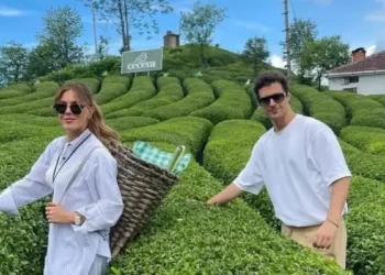 Merve Dinçkol ile Feyyaz Şerifoğlu çifti ilk bebeklerine kavuştu