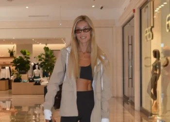 Ayça Çağla Ilıcalı spor ve doğal tarzıyla dikkat çekti