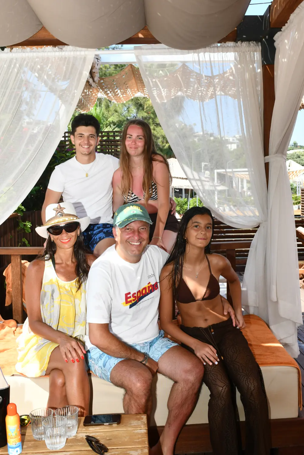 bal cifti1 Yeşim-Tolga Bal çiftinin Bodrum'da ailecek tatil keyfi