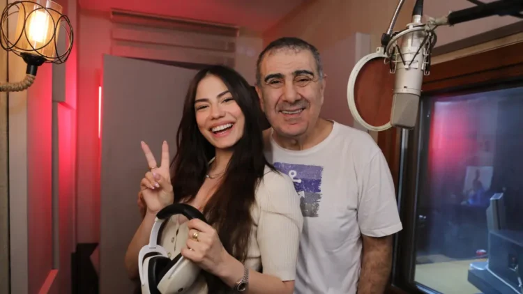 Beyazperdenin yıldızları Eda-Metin Özülkü için mikrofon başında