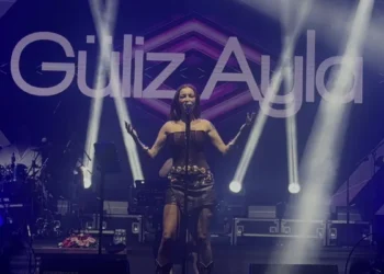Festivalin ilk gecesine Güliz Ayla damga vurdu