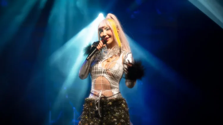 Hande Yener’in ‘Bu Yüzden’i konserlerde büyük ilgi görüyor