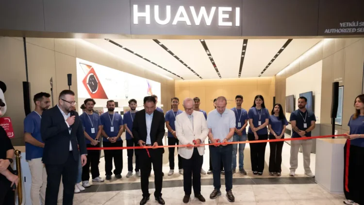 HUAWEI, Türkiye’deki yeni deneyim mağazasının kapılarını açtı