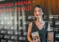 Duygu Asena Roman Ödülü Nazlı Doğan Özsöz’ün oldu