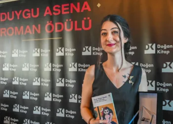 Duygu Asena Roman Ödülü Nazlı Doğan Özsöz’ün oldu