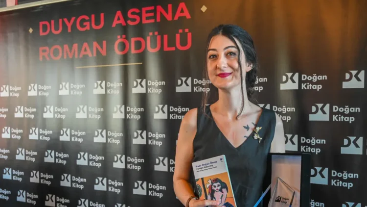 Duygu Asena Roman Ödülü Nazlı Doğan Özsöz’ün oldu