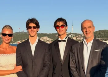Oğullarının mezuniyetinde buluştular