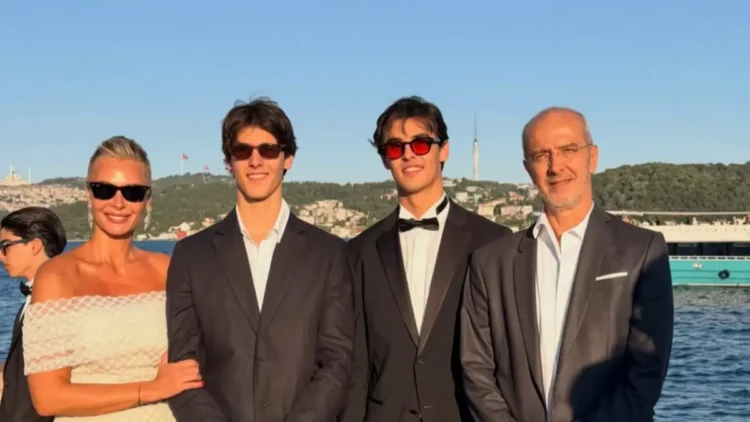 Oğullarının mezuniyetinde buluştular 2 Oğullarının mezuniyetinde buluştular