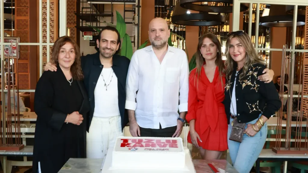 tuzlukahve 1 'Tuzlu Kahve' sete çıktı