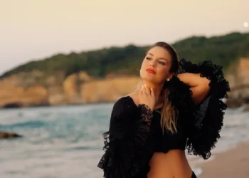 Zeynep Avcı’dan ders niteliğinde bir şarkı