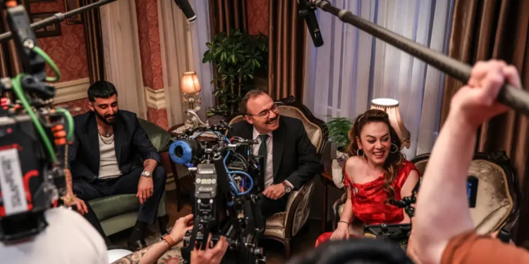 '2 Aile Arasında' filminin çekimleri tamamlandı! 3 ‘2 Aile Arasında’ filminin çekimleri tamamlandı!