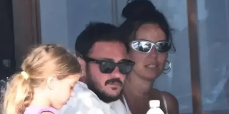 Pelin Akil ve Anıl Altan kızlarıyla Marmaris'te tatilde 6 Pelin Akil ve Anıl Altan kızlarıyla Marmaris’te tatilde