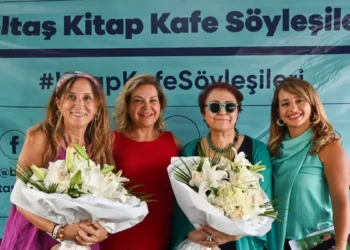 Buket Uzuner ve Müge İplikçi Beşiktaş’ta kitapseverlerle buluştu