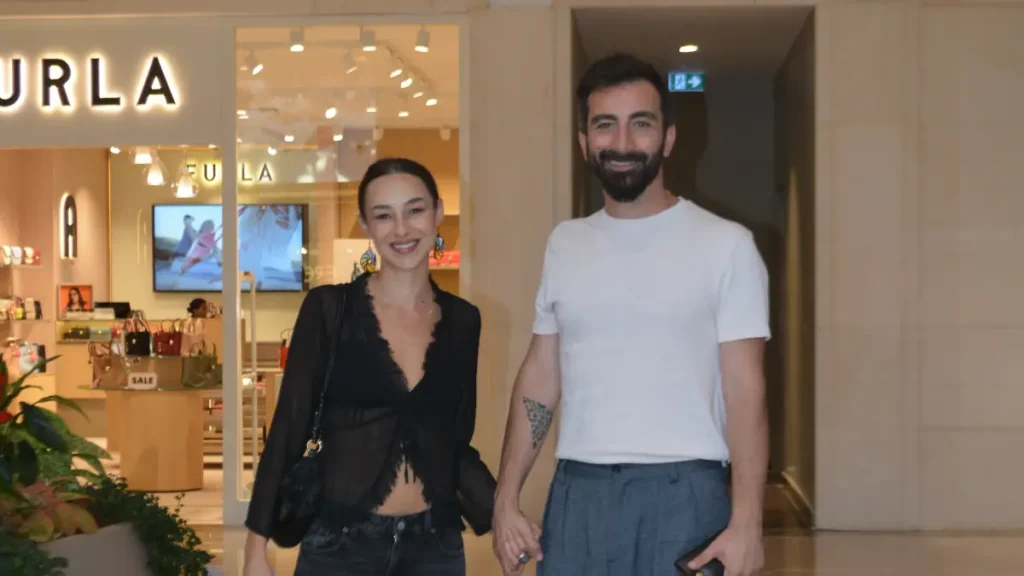 Düğün için gün sayıyorlar! 1 HIRA KOYUNCUOGLU Düğün için gün sayıyorlar!