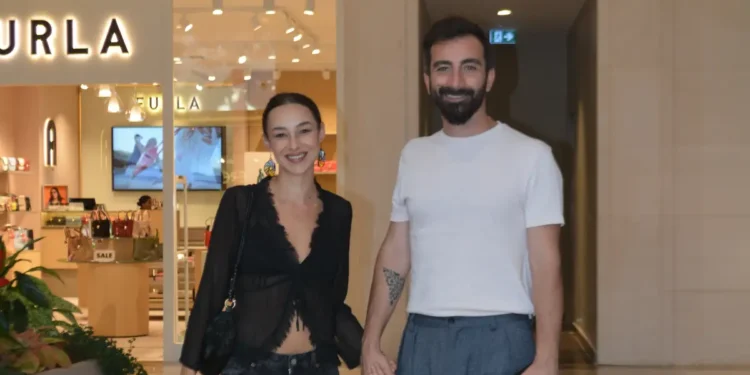 Düğün için gün sayıyorlar! 2 Düğün için gün sayıyorlar!