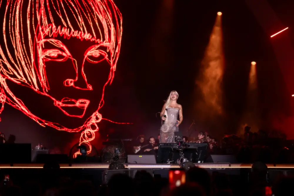 Hande Yener’den Sezen Aksu şarkılarına senfonik yorum 3 Hande Yener 5 Hande Yener’den Sezen Aksu şarkılarına senfonik yorum