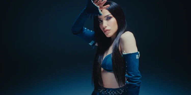 Burcu Güneş’ ten yeni single çalışması ‘Ben Yanmam’ 11 Burcu Güneş’ ten yeni single çalışması ‘Ben Yanmam’