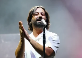 Koray Avcı Munzur’a girip, sahneye çıktı!