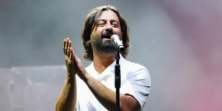 Koray Avcı Munzur’a girip, sahneye çıktı!