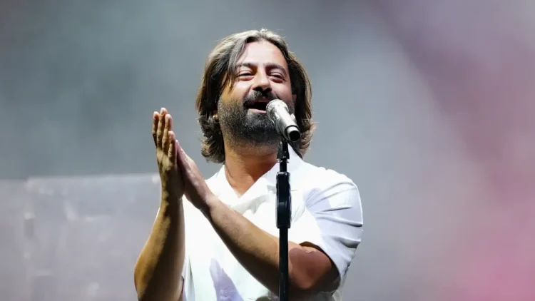 Koray Avcı Munzur’a girip, sahneye çıktı!