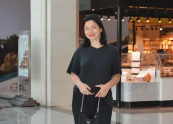 Merve Boluğur’dan siyah şıklığı