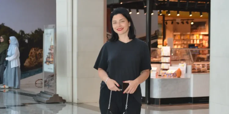 Merve Boluğur’dan siyah şıklığı
