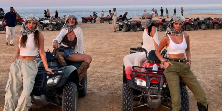 Selin Şekerci, Başak Parlak, Neslihan Yeldan ve Gökçe Güneş’in Mısır kaçamağı
