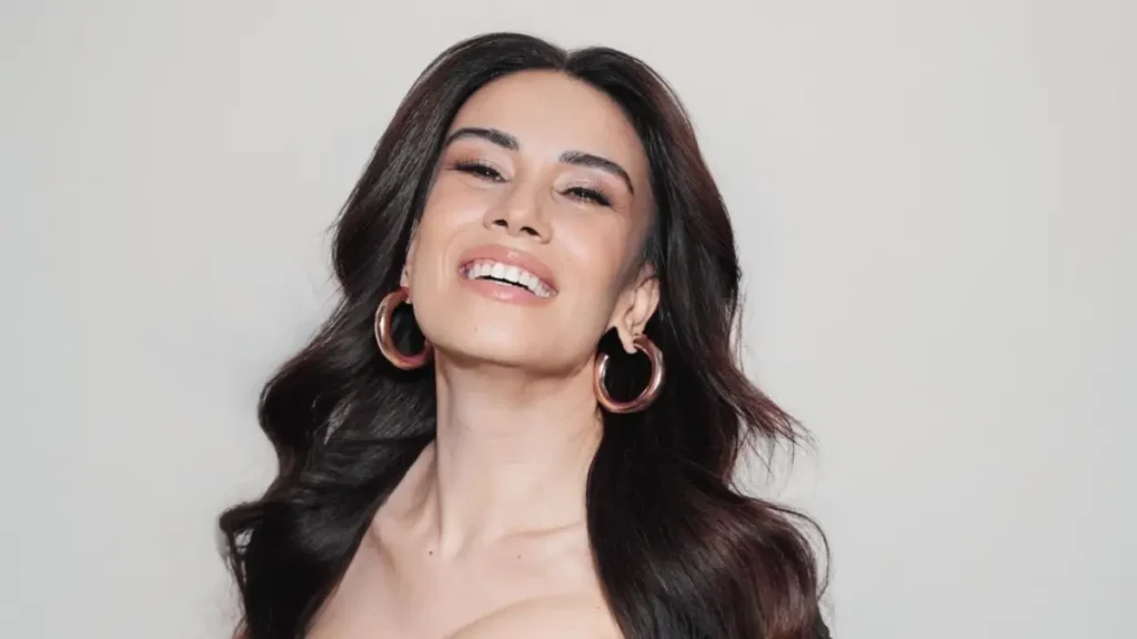 Sinem Yalçınkaya’dan yeni tekli 'Sana Sığınıyorum' 1 SanaSA±gI†A±nA±yorum BasA±n Sinem Yalçınkaya’dan yeni tekli 'Sana Sığınıyorum'