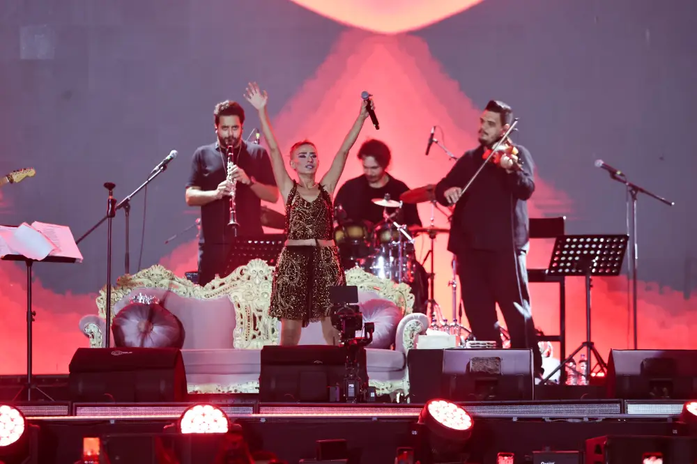 Yildiz Tilbe 3 Semicenk ve Yıldız Tilbe, İstanbul Festivali’ni mest etti