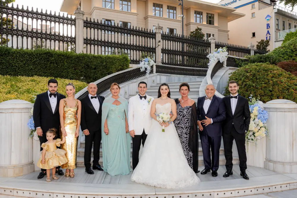 Mısra-Can Yalçın çifti ömür boyu mutluluğa 'evet' dedi 3 aileler Mısra-Can Yalçın çifti ömür boyu mutluluğa 'evet' dedi