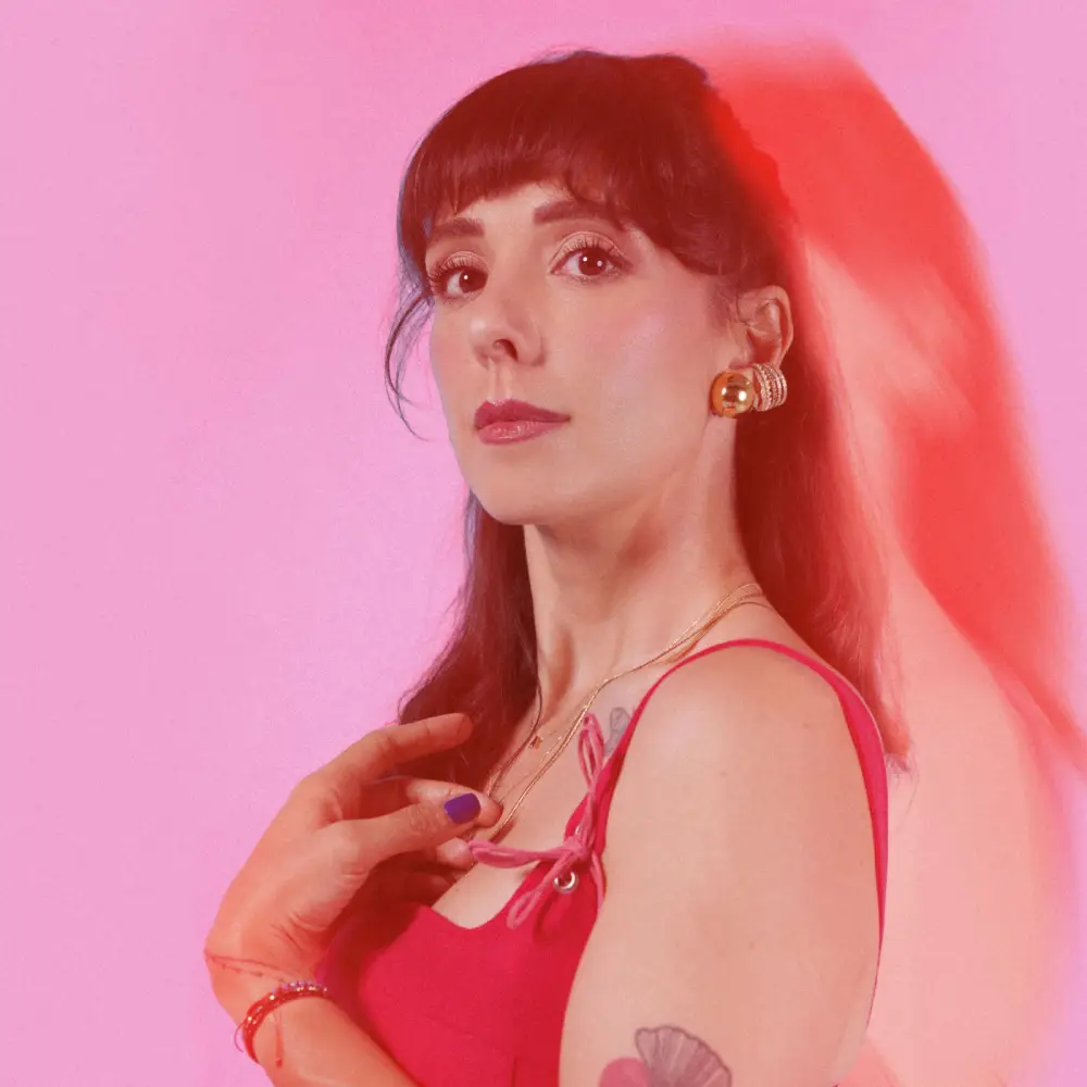 Aslı Demirer yeni single'ı ‘Durur Bütün Dünya’ ile geri dönüyor 3 asli demirer 2 Aslı Demirer yeni single'ı ‘Durur Bütün Dünya’ ile geri dönüyor